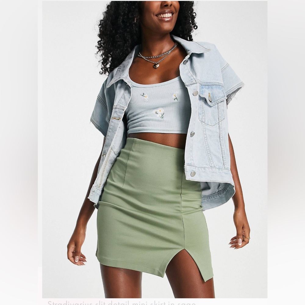 Stradivarius GREEN MINI SKIRT / Size: XS